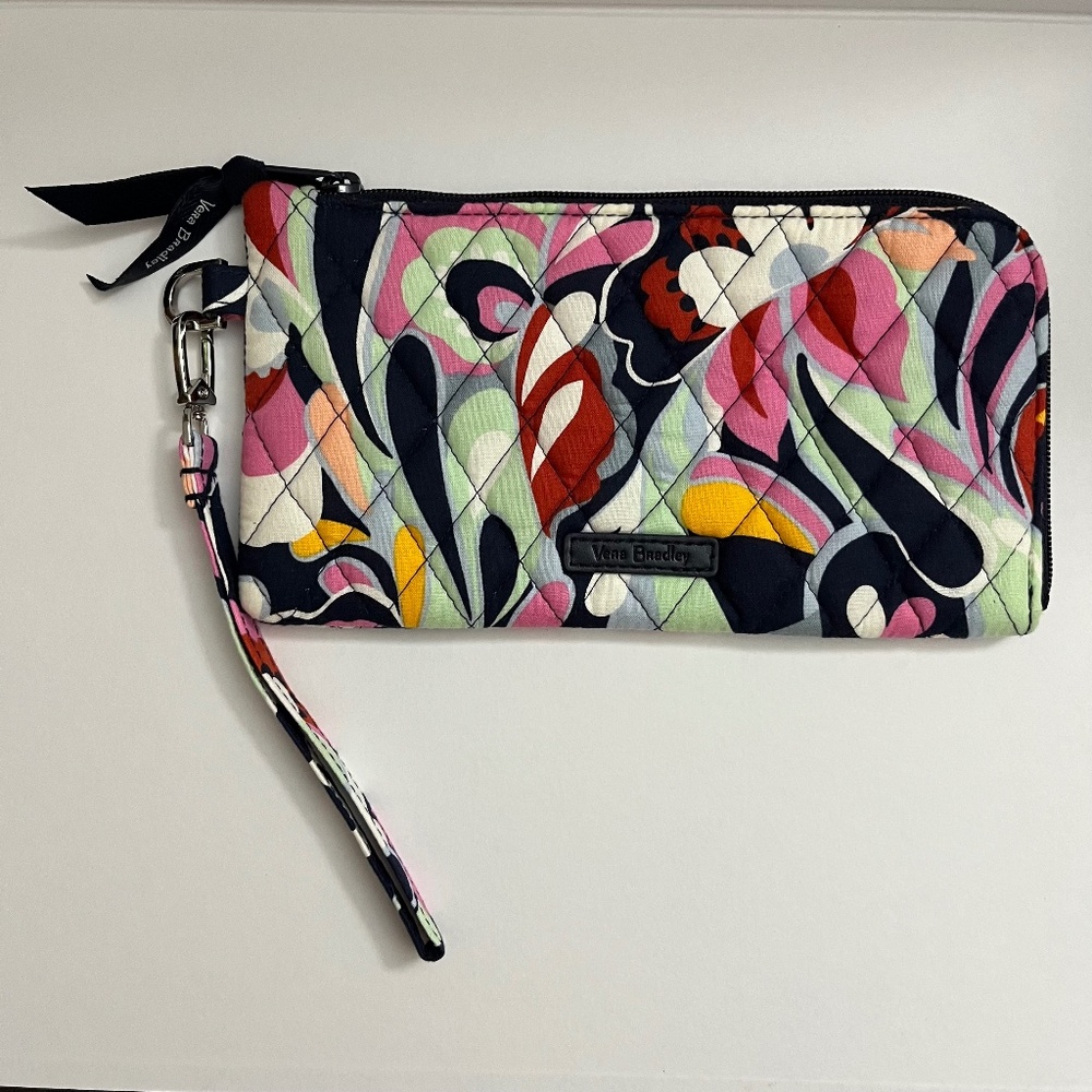 EUC Vera Bradley Mod Paisley RFID Tech Wristlet